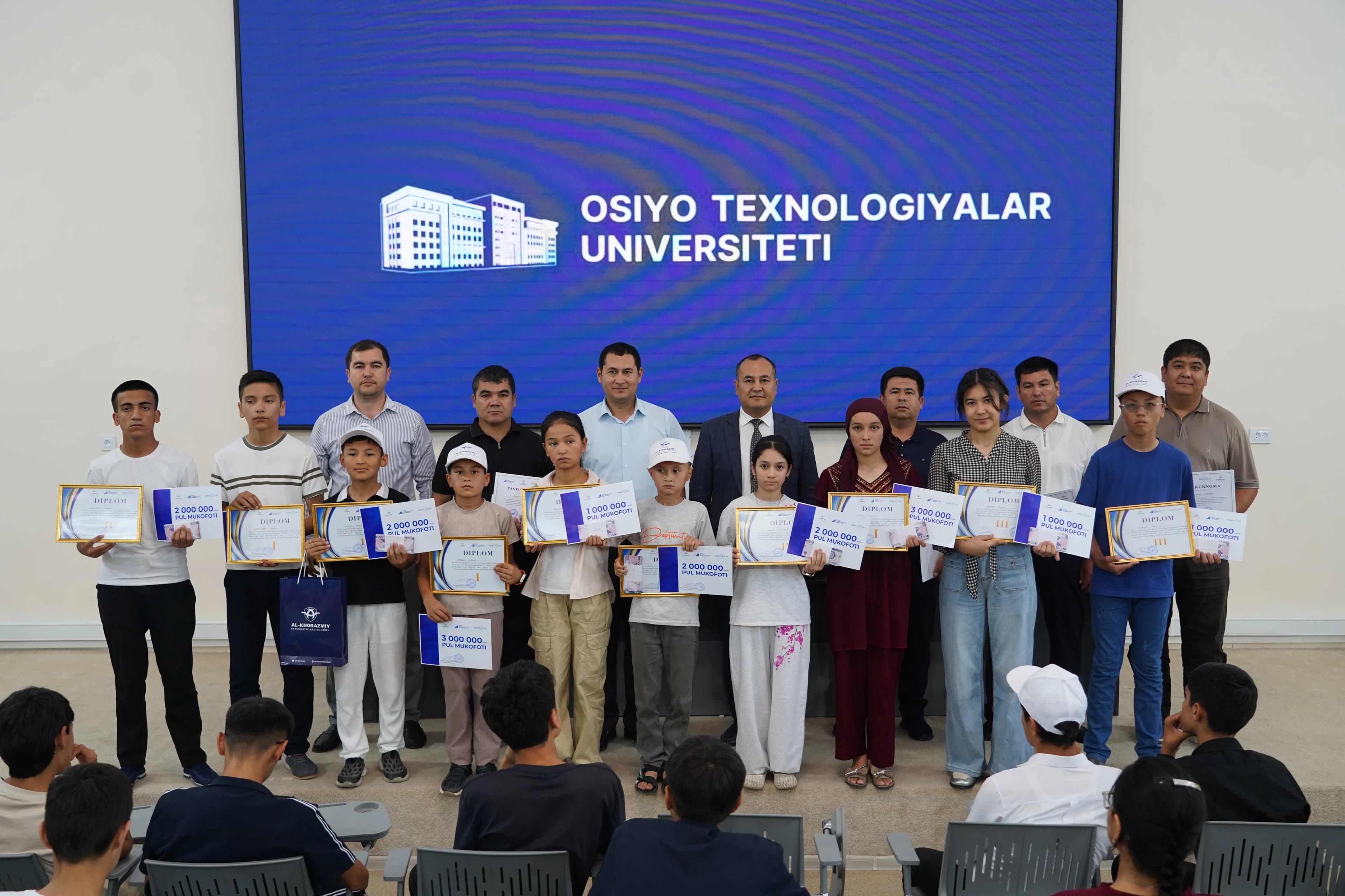 🏆 Musobaqaning birinchi bosqichida yuqori natija qayd etgan o‘quvchi-yoshlar tantanali ravishda taqdirlandi.